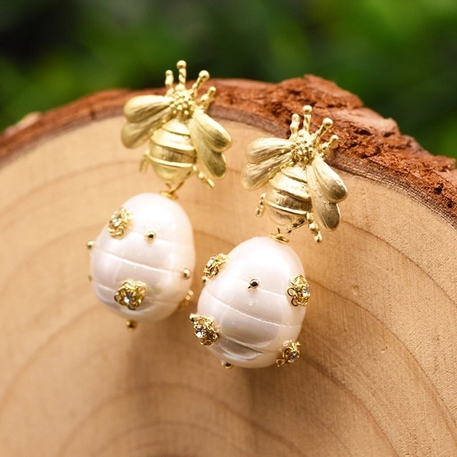 Queenbee pearl inlay zircon drop earrings